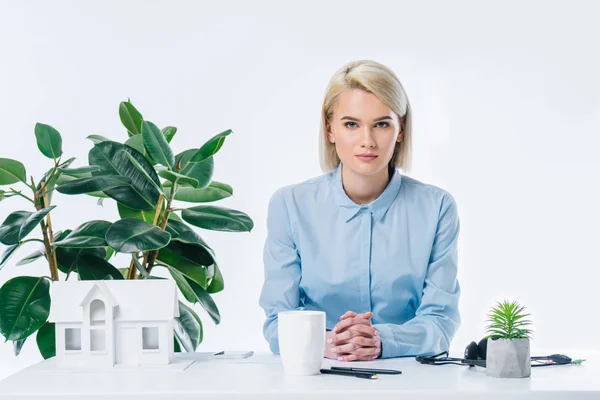 Portrait Confident Real Estate Agent Sitting Workplace — Stock Photo, Image