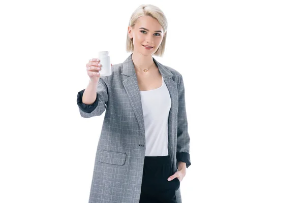 Bela Mulher Negócios Elegante Segurando Garrafa Medicamentos Isolado Branco — Fotografia de Stock