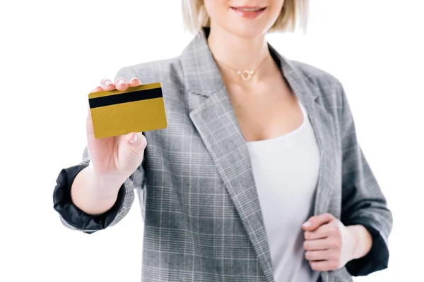 Vista Recortada Empresária Apresentando Cartão Crédito Dourado Isolado Branco — Fotografia de Stock