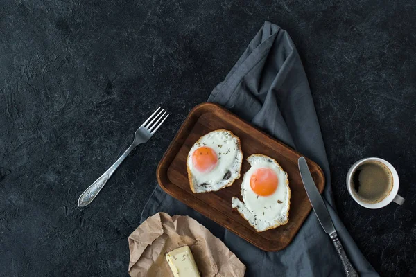 Top View Fried Eggs Butter Cup Coffee Breakfast Dark Tabletop — Stock Photo, Image