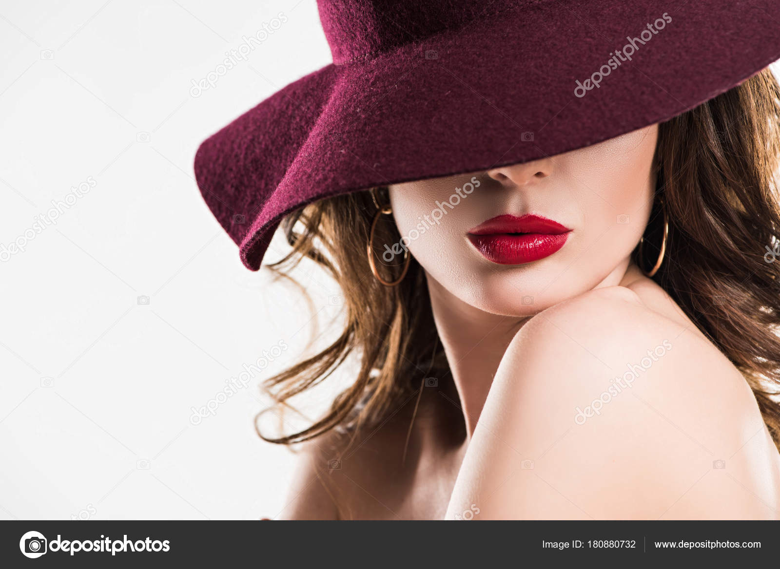 Bu kışın modası bordo dudaklar Bu kışın modası bordo dudaklar