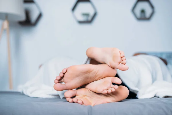 Multicultural Couple Lying Blanket Bed — Stock Photo, Image