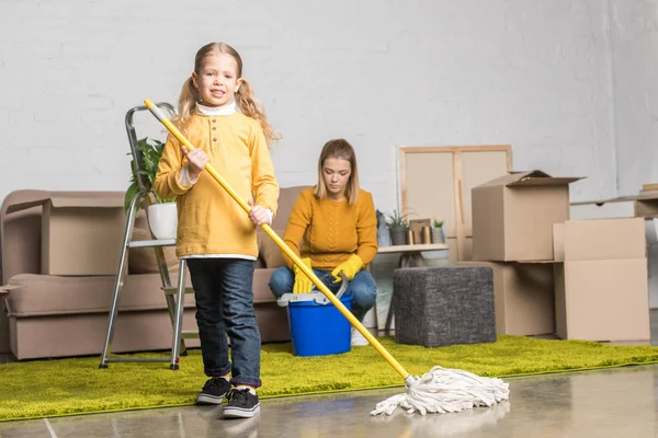 Mother Daughter Cleaning Room Mop Bucket While Moving Home — Stock Photo, Image