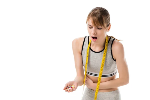 Junge Frau Mit Bauchschmerzen Hält Haufen Von Pillen Isoliert Auf — Stockfoto