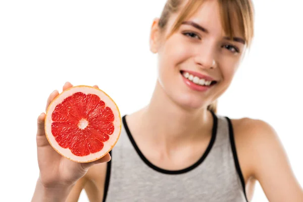 Gelukkig Jongedame Met Helft Van Grapefruit Geïsoleerd Wit — Stockfoto