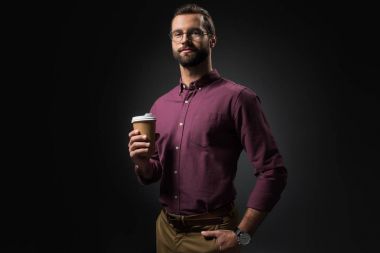 izole üzerinde siyah gitmek için gözlük kahve ile işadamı portresi