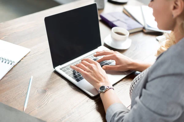 Cropped Image Businesswoman Typing Something Laptop — Stock Photo, Image