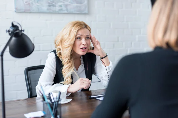 Irritated Businesswoman Looking Coworker Office — Stock Photo, Image