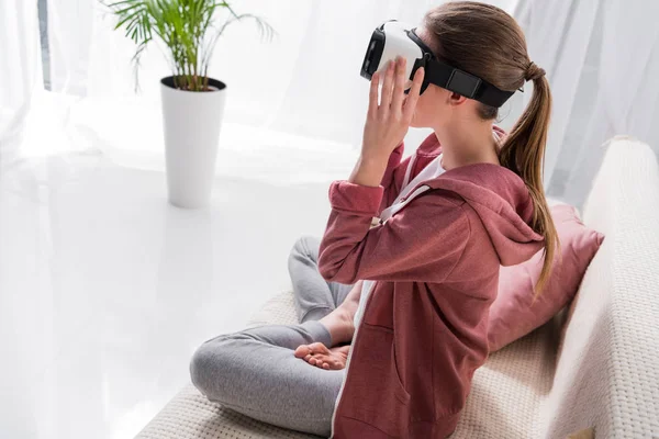 Side View Girl Sitting Lotus Position Virtual Reality Headset Home — Stock Photo, Image