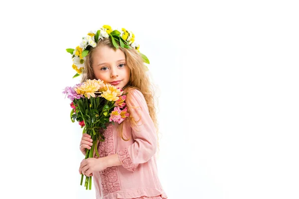 Retrato Criança Vestindo Faixa Coroa Segurando Buquê Flores Isoladas Branco — Fotografia de Stock