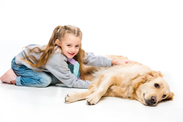 Retrato Niño Feliz Tocando Perro Beige Acostado Aislado Blanco —  Fotos de Stock