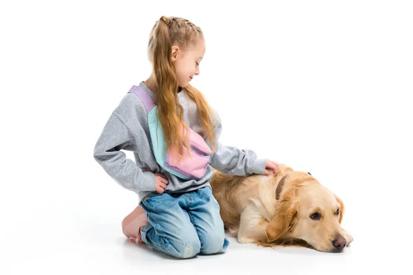 Elegante Niño Acariciando Perro Acostado Con Collar Aislado Blanco — Foto de Stock