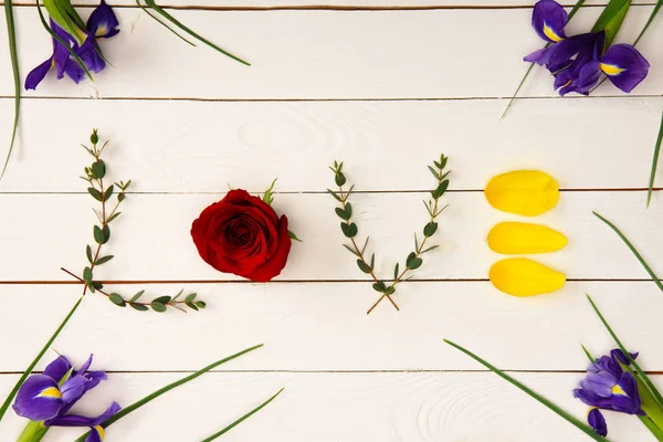 Vista Superior Amor Palavra Feita Partir Elementos Florais Belas Flores — Fotografia de Stock