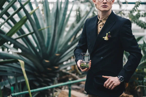 Cropped Shot Stylish Young Groom Holding Jewelry Box Wedding Ring — Stock Photo, Image