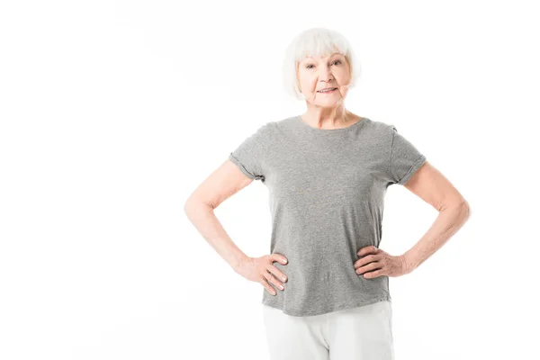 Senior Vrouw Stond Met Handen Taille Geïsoleerd Wit — Stockfoto