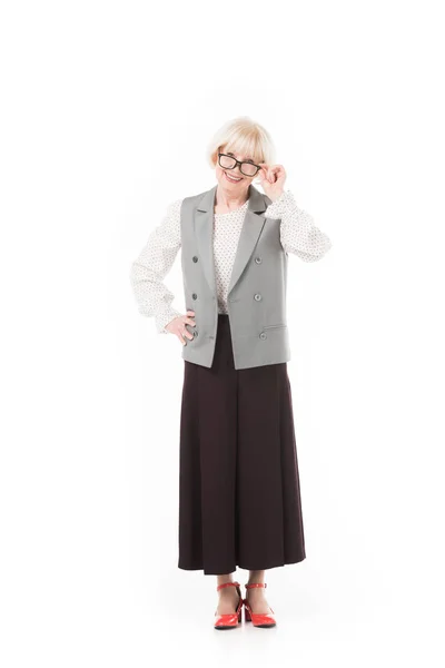 Elegante Mujer Negocios Senior Mirando Por Encima Las Gafas Aisladas — Foto de stock gratis