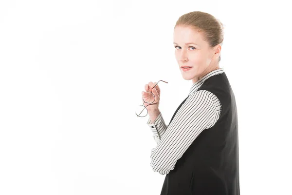 Elegante Mujer Negocios Madura Sosteniendo Gafas Aisladas Blanco —  Fotos de Stock