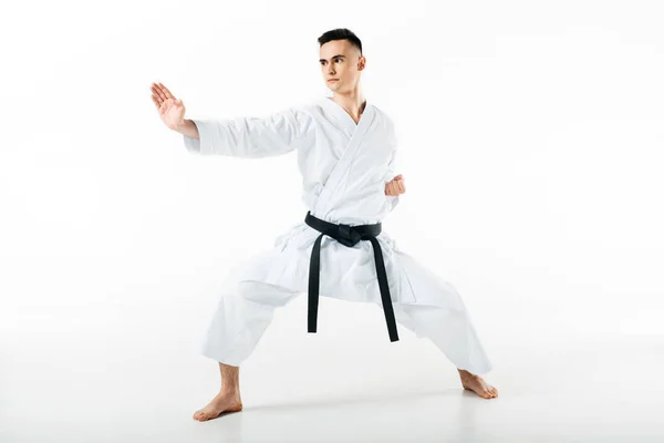 Manliga Karate Fighter Stående Pose Isolerad Vit — Stockfoto