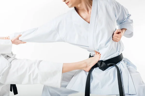 Imagen Recortada Los Combatientes Karate Entrenamiento Aislado Blanco — Foto de Stock