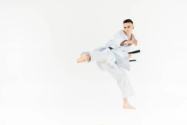 Entrenamiento Combate Karate Masculino Aislado Blanco — Foto de Stock