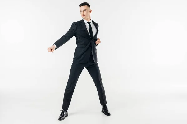 Geschäftsmann Anzug Steht Karate Position Isoliert Auf Weißem Grund — Stockfoto