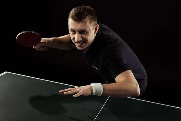 Emotionaler Tennisspieler Uniform Spielt Tischtennis Isoliert Auf Schwarz — Stockfoto