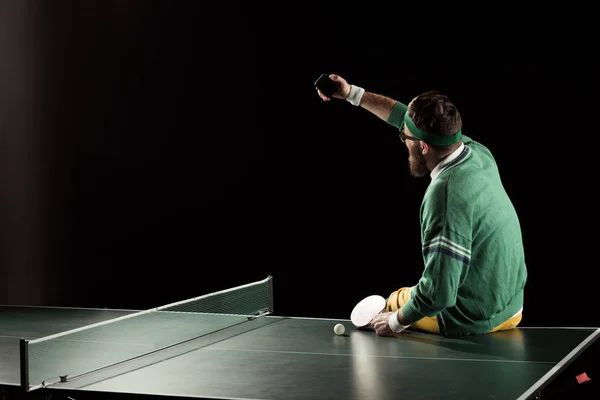Tennisspielerin Macht Selfie Mit Smartphone Auf Tischtennisplatte — kostenloses Stockfoto
