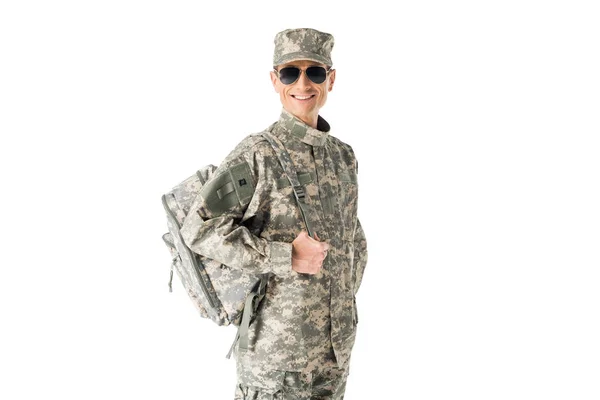 Joven Soldado Del Ejército Con Uniforme Gafas Sol Aisladas Blanco — Foto de stock gratis