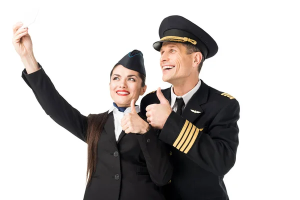 Sorridente Hostess Pilota Prendere Selfie Isolato Bianco — Foto Stock