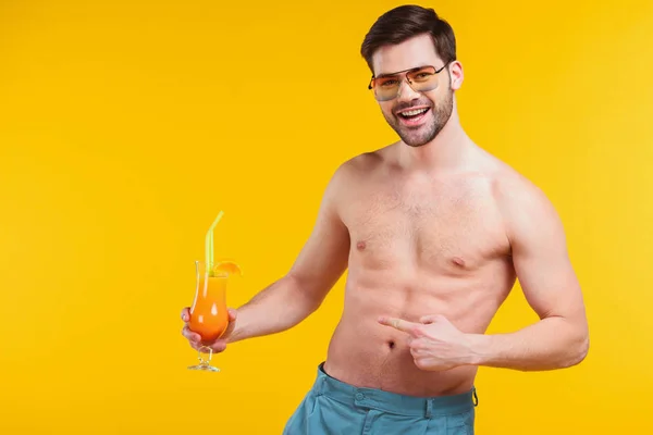 Handsome Shirtless Young Man Shorts Holding Glass Summer Cocktail Pointing — Stock Photo, Image