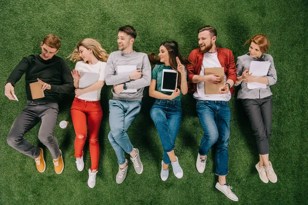 Bovenaanzicht Van Betreffende Zakenman Selfie Met Partners — Gratis stockfoto