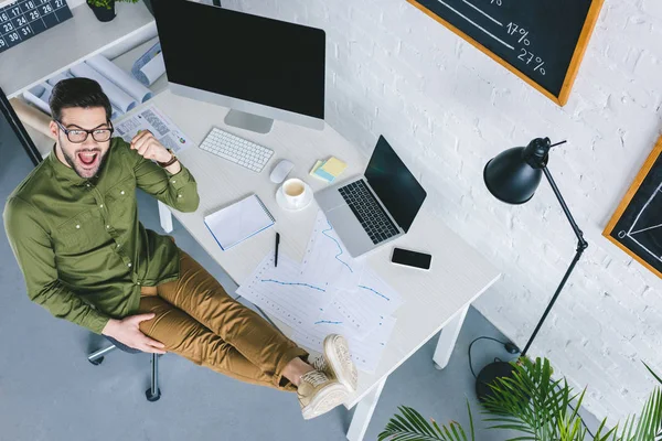 Overhead View Excited Man Sitting Table Computers Light Office — Stock Photo, Image