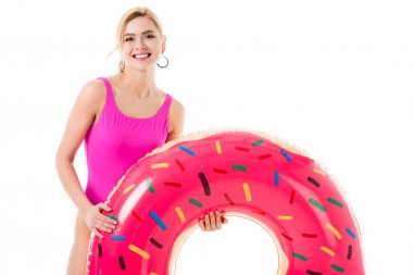 Çekici genç kadın üzerinde beyaz izole halka yüzmek halka tutarak pembe mayo giymiş