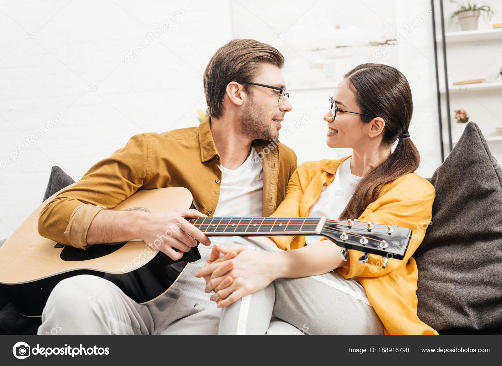 Handsome Young Man Guitar Flirting Girlfriend Home — Free Stock Photo © EdZbarzhyvetsky #188916790
