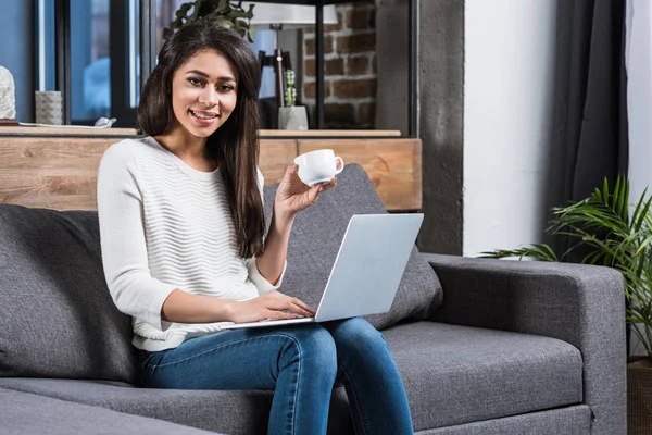 Beautiful Smiling African American Girl Using Laptop Drinking Coffee Couch — Free Stock Photo