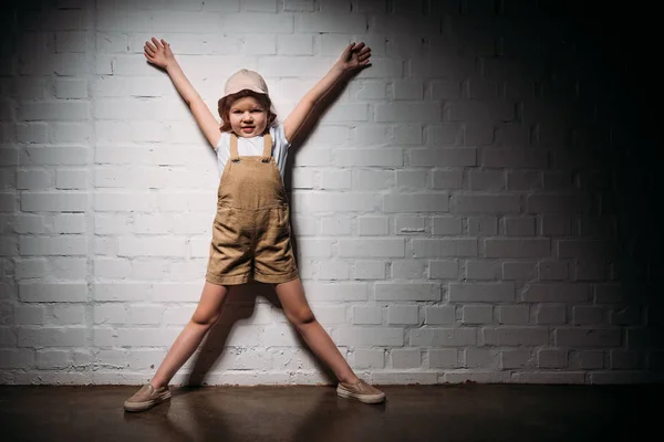 Little Child Safari Costume Standing White Wall — Free Stock Photo