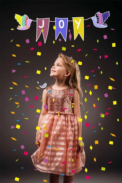 Αξιολάτρευτο Παιδί Ροζ Πριγκίπισσα Φόρεμα Απομονώνονται Γκρι Κομφετί Και Χαρά — Φωτογραφία Αρχείου