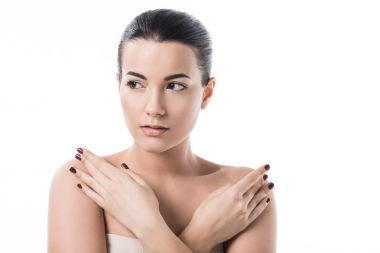 güzel kız silah ile ayakta beyaz izole göğüs üzerinde çarpı işareti