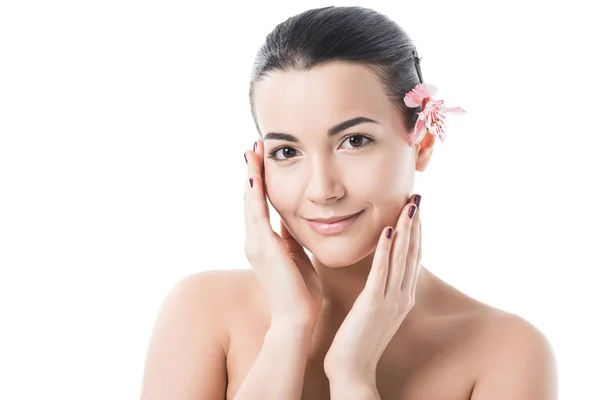 Linda Menina Nua Com Flor Cabelo Tocando Rosto Olhando Para — Fotografia de Stock