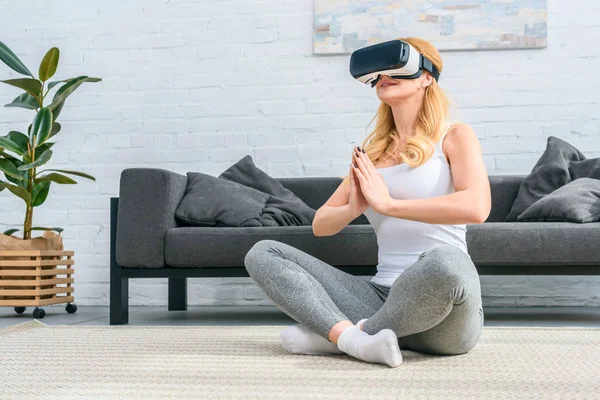 Young Woman Practicing Yoga Lotus Position Using Virtual Reality Headset — Stock Photo, Image