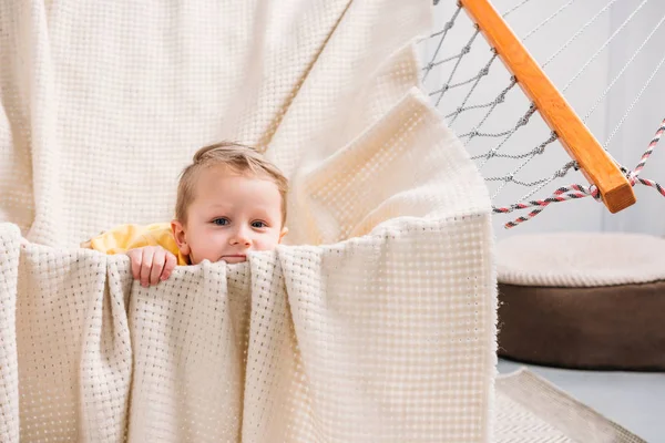 Portrait Little Boy Laying Rope Hammock — Free Stock Photo