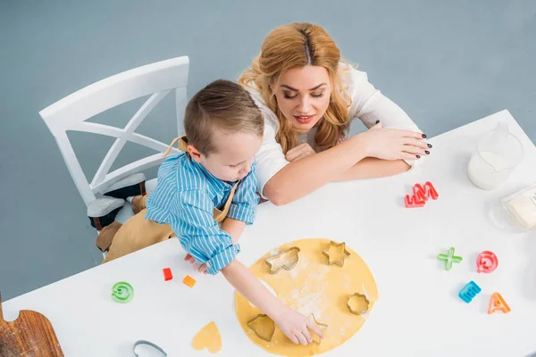 High Angle View Mother Son Using Cooking Molds — Stock Photo, Image