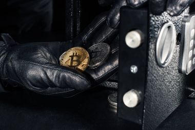 Güvenli üzerinden altın bitcoin çalmak hırsız el