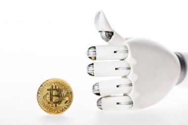 bitcoin ve izole üzerinde beyaz başparmak gösterilen robot kol görmek