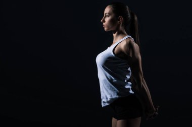 silah, siyahta izole germe güzel atletik sporcumuz   