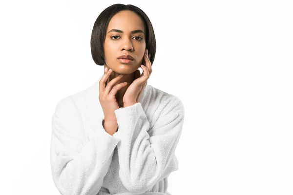 Bela Mulher Afro Americana Macia Com Pele Perfeita Isolada Branco — Fotografia de Stock