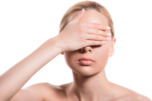 Belle Femme Couvrant Les Yeux Avec Main Isolée Sur Blanc — Photo