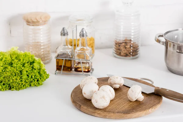 Ingredientes Setas Sobre Tabla Madera Con Cuchillo Cocina — Foto de stock gratuita