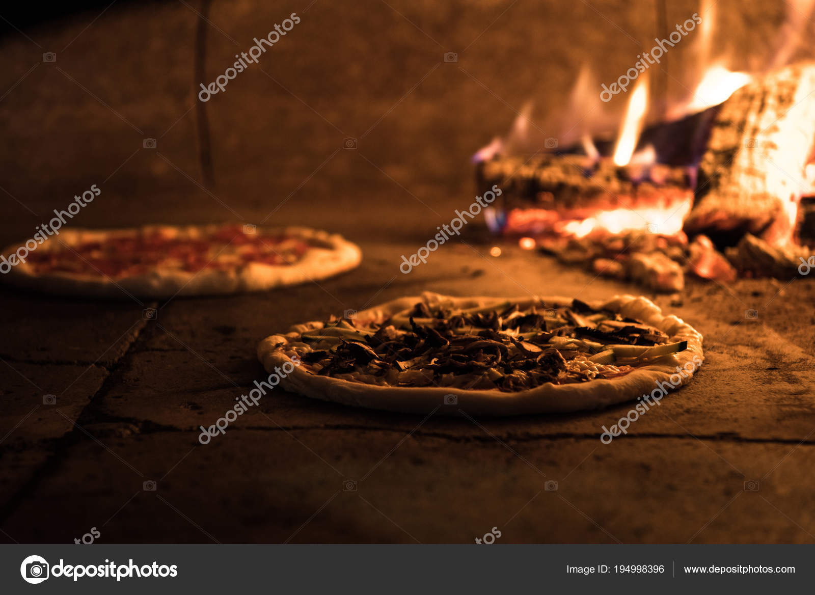 Talyan Pizza Restoran Tuğla Fırında Pişirme Görünümünü Kapat — Stok