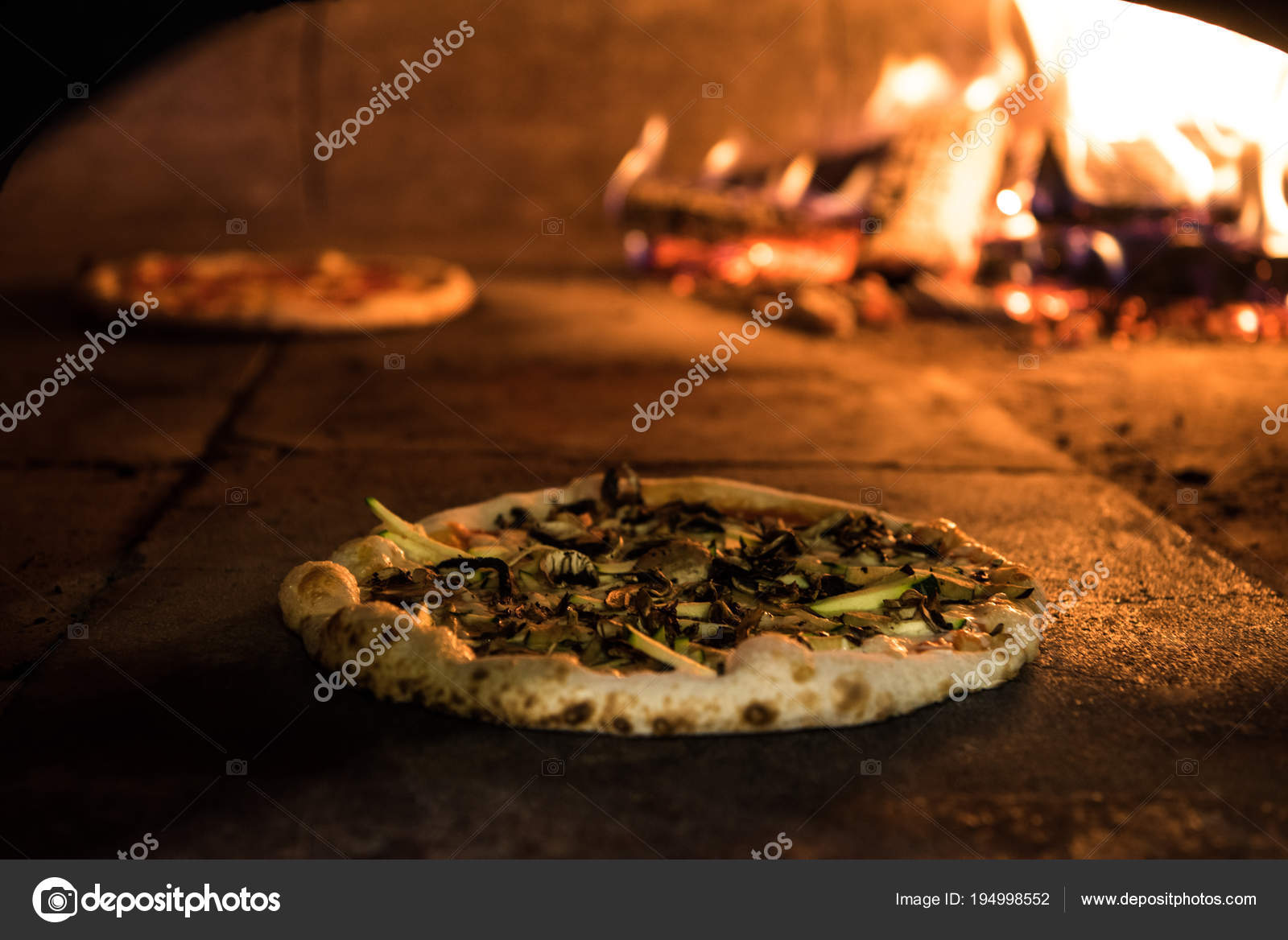Talyan Pizza Restoran Tuğla Fırında Pişirme Görünümünü Kapat Stok